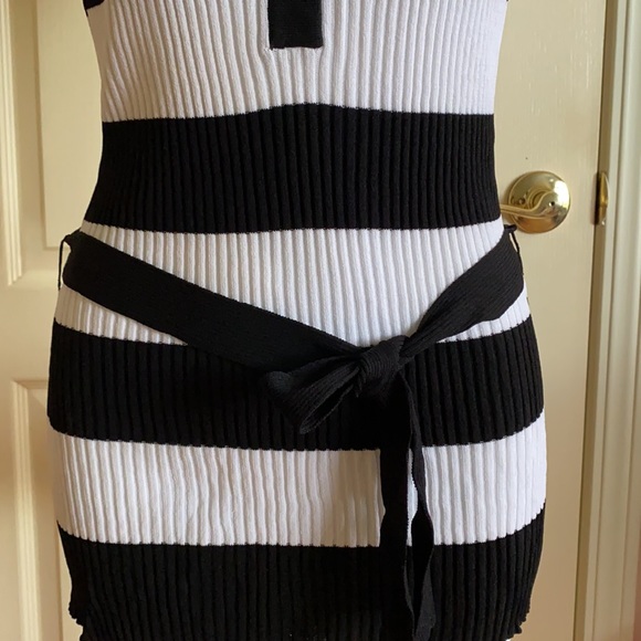 Contemporary  belted top - Picture 4 of 6